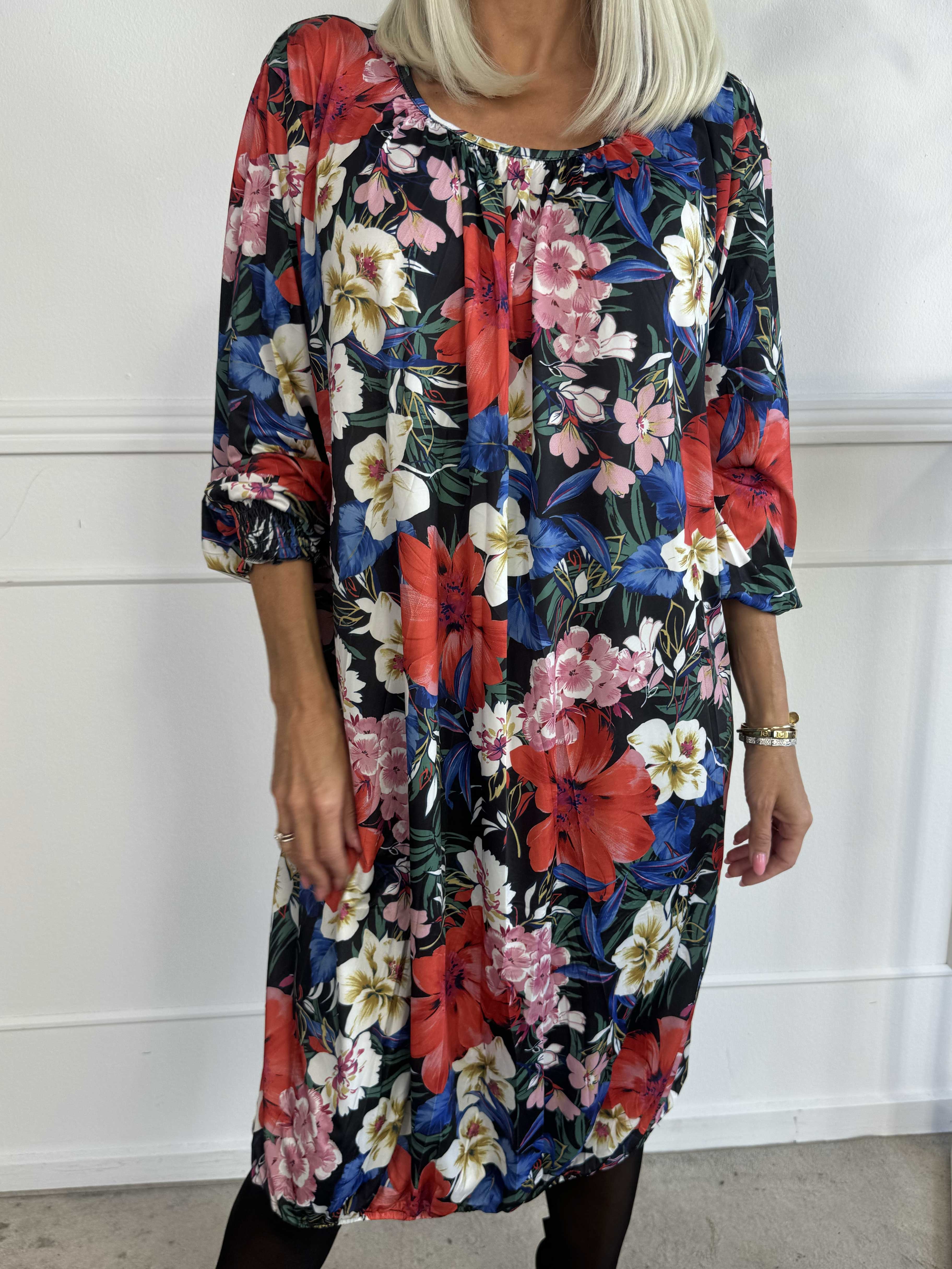 Miracle Floral Dress L/S - Blommig klänning med resår och långa ärmar